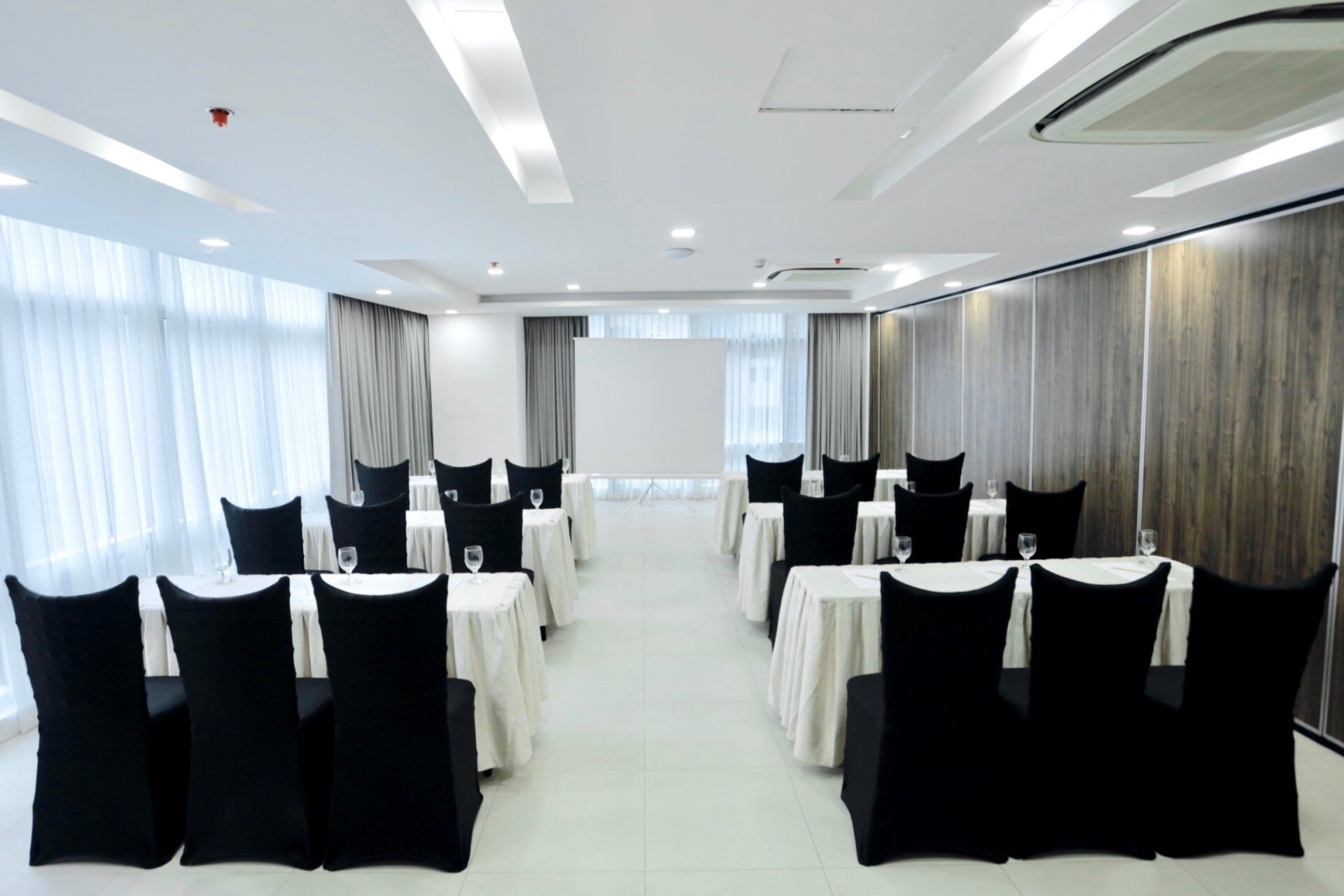 The Sphere Serviced Residences Managed By Hii Makati City Ngoại thất bức ảnh